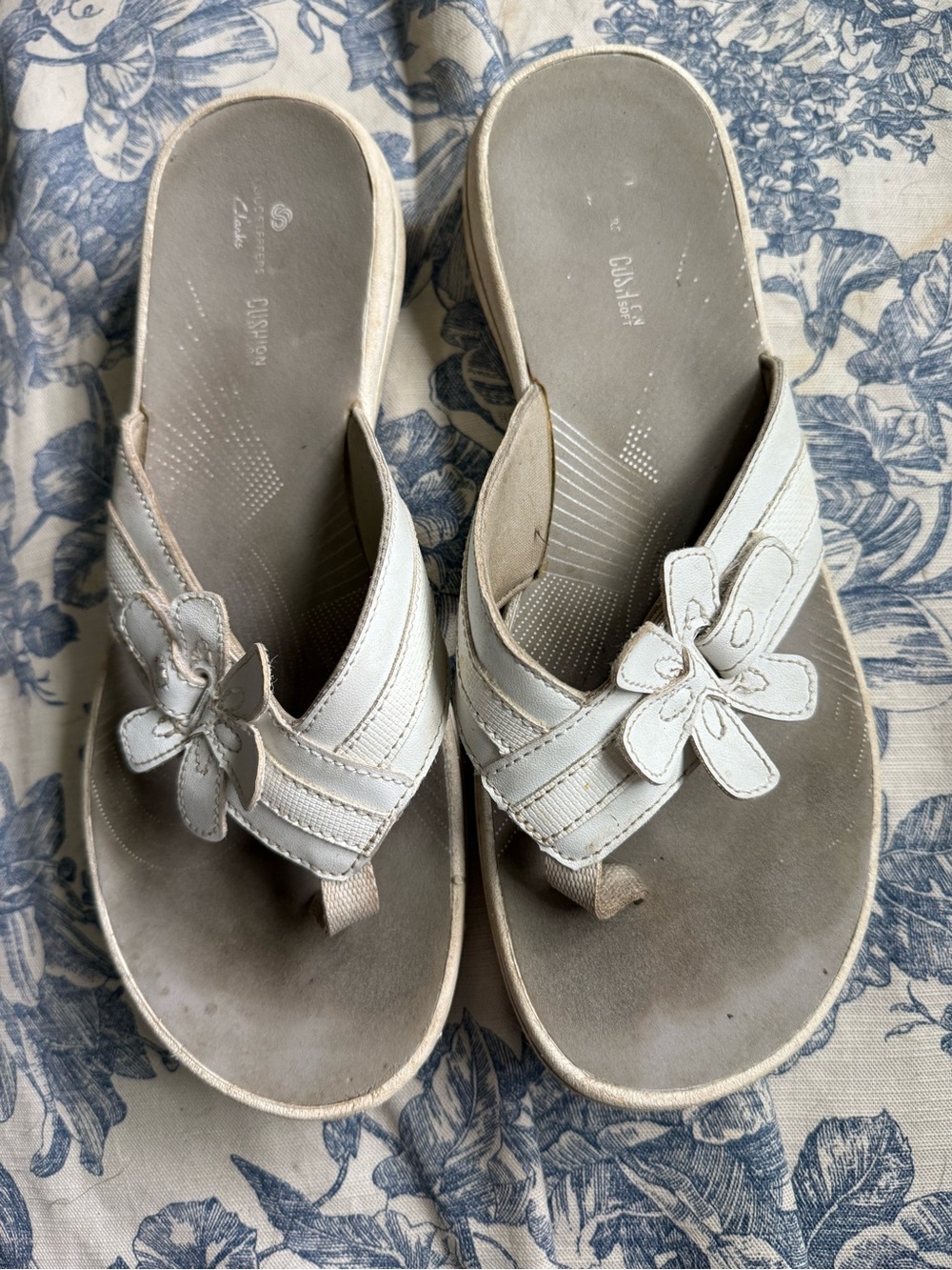 Clarks White Floral Thong Sandals